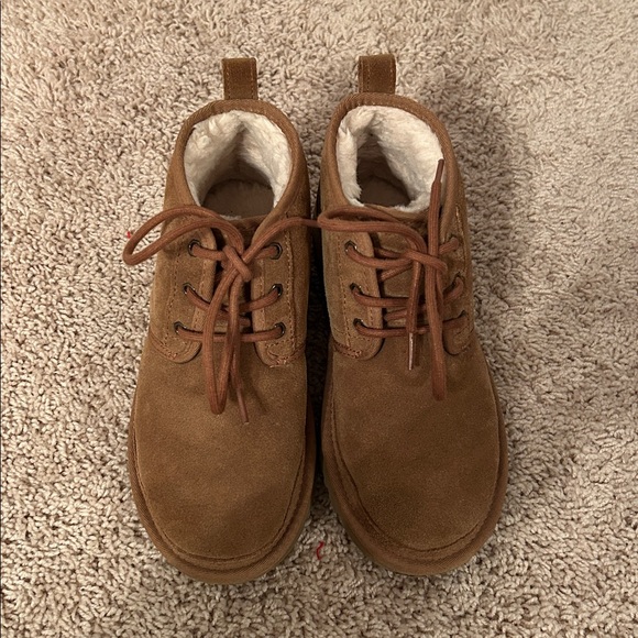 UGG Women’s Tan Suede Boots - Picture 3 of 5